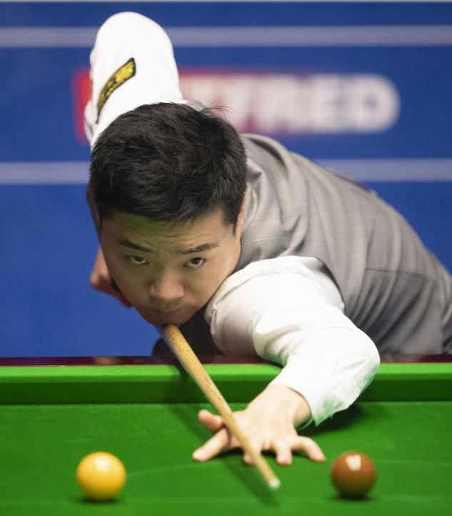 在看台上的 在看台上的